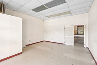 15700-15710 Jefferson Davis Hwy, Colonial Heights, VA for lease Interior Photo- Image 1 of 5