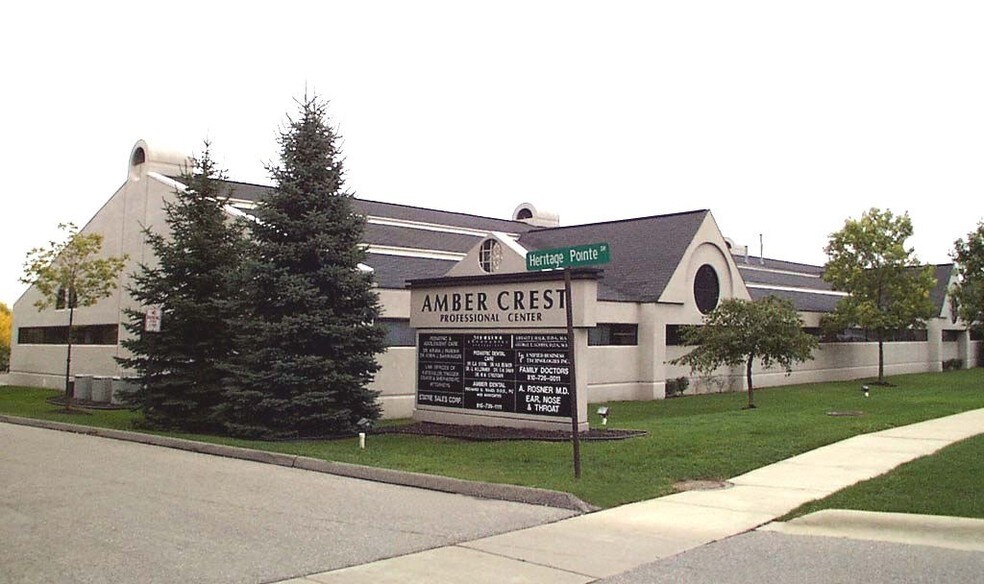 41300 Dequindre Rd, Sterling Heights, MI à louer - Photo du bâtiment - Image 2 de 5