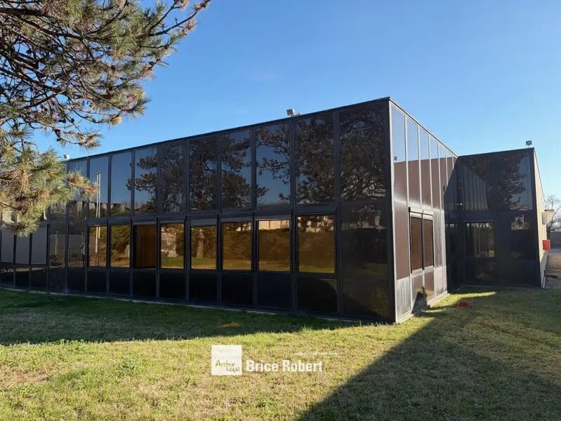 52 Rue Alexandre Dumas, Vaulx-en-Velin for lease Building Photo- Image 1 of 8