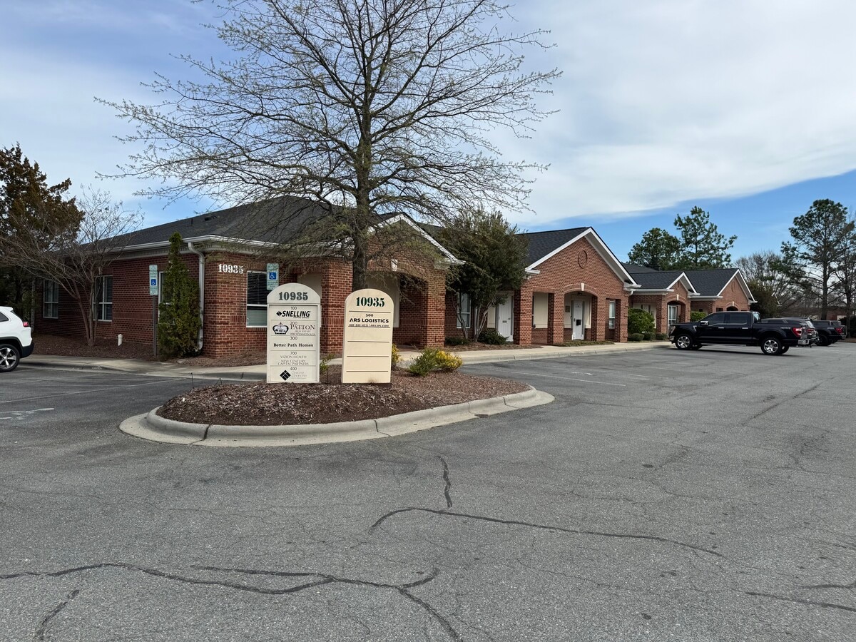 10965 Winds Crossing Dr, Charlotte, NC 28273 - Unit 400 -  - Interior Photo - Image 1 of 12