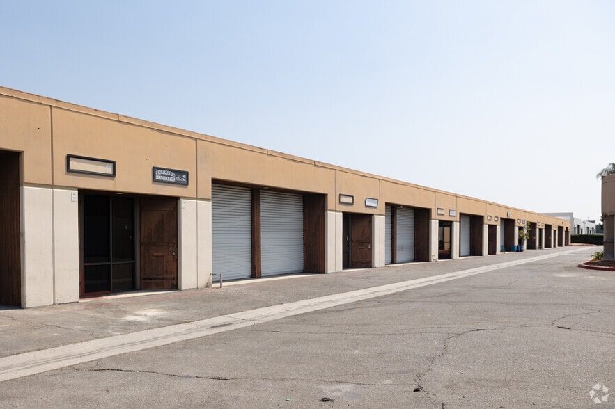 2017 W Commonwealth Ave, Fullerton, CA à louer - Photo du bâtiment - Image 2 de 4