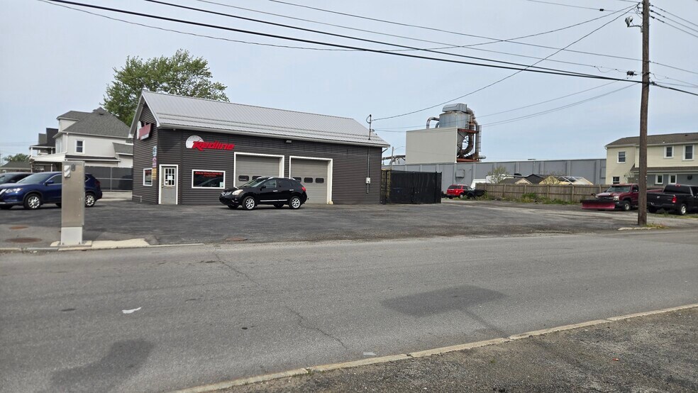 397 West Ave, Lockport, NY à louer - Photo du bâtiment - Image 2 de 13