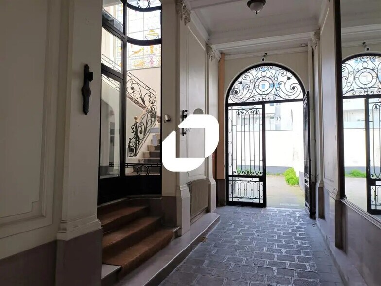 Bureau dans Lille à louer - Hall d’entrée - Image 2 de 8