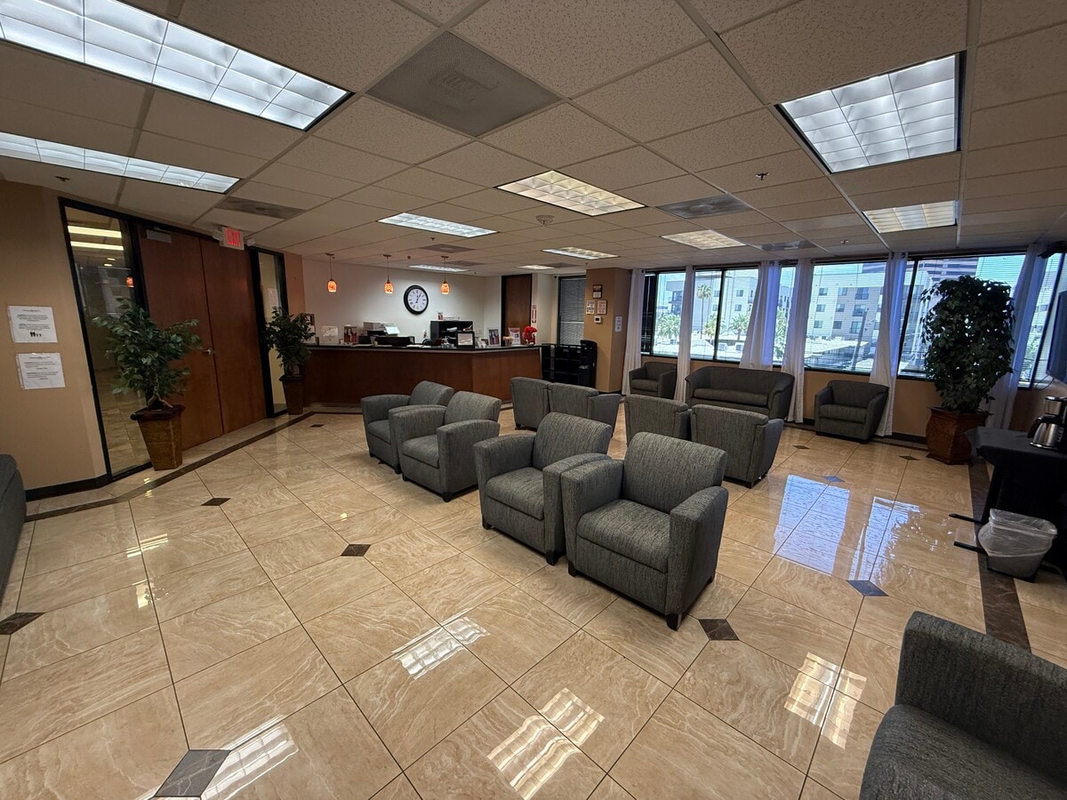 202 E Earll Dr, Phoenix, AZ 85012 - Unit .370 -  - Interior Photo - Image 1 of 17