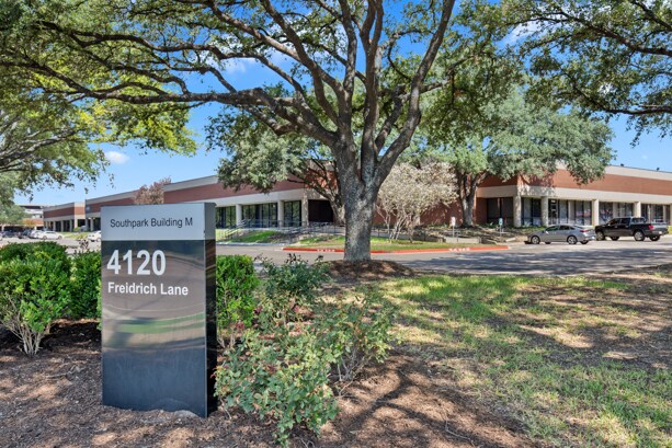 4120 Freidrich Ln, Austin, TX à louer - Photo du bâtiment - Image 2 de 5