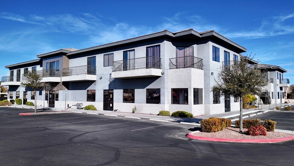 1333 N Buffalo Dr, Las Vegas, NV à vendre - Photo du bâtiment - Image 2 de 28