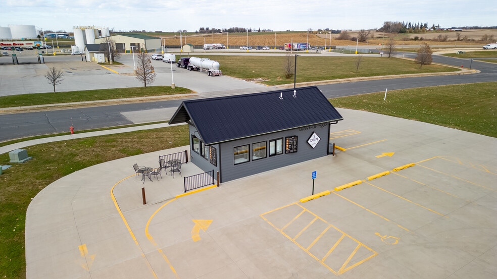 331 Sandstone Dr NW, Eyota, MN for lease - Building Photo - Image 3 of 7