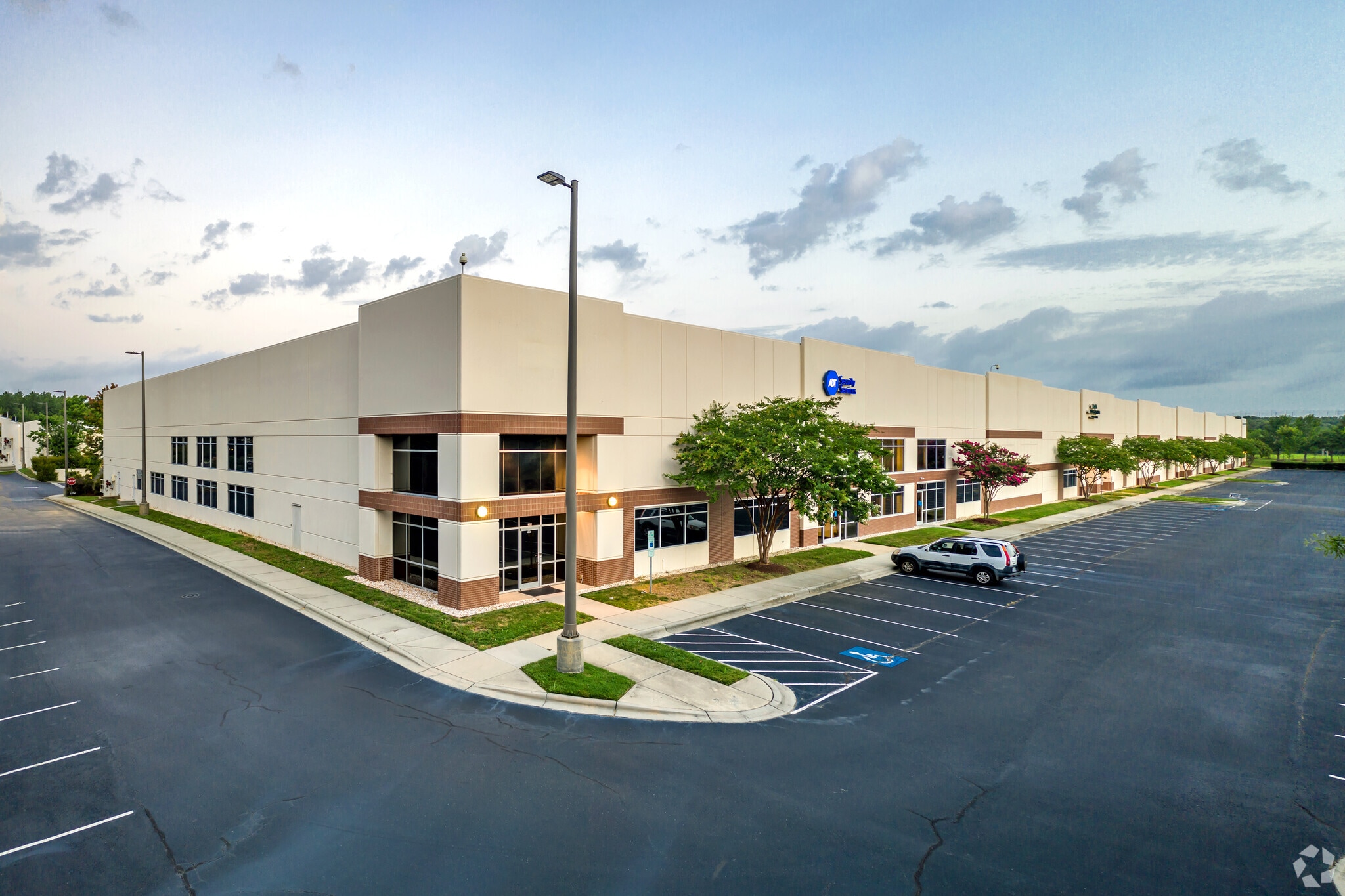 2530 Whitehall Park Dr, Charlotte, NC for lease Primary Photo- Image 1 of 8