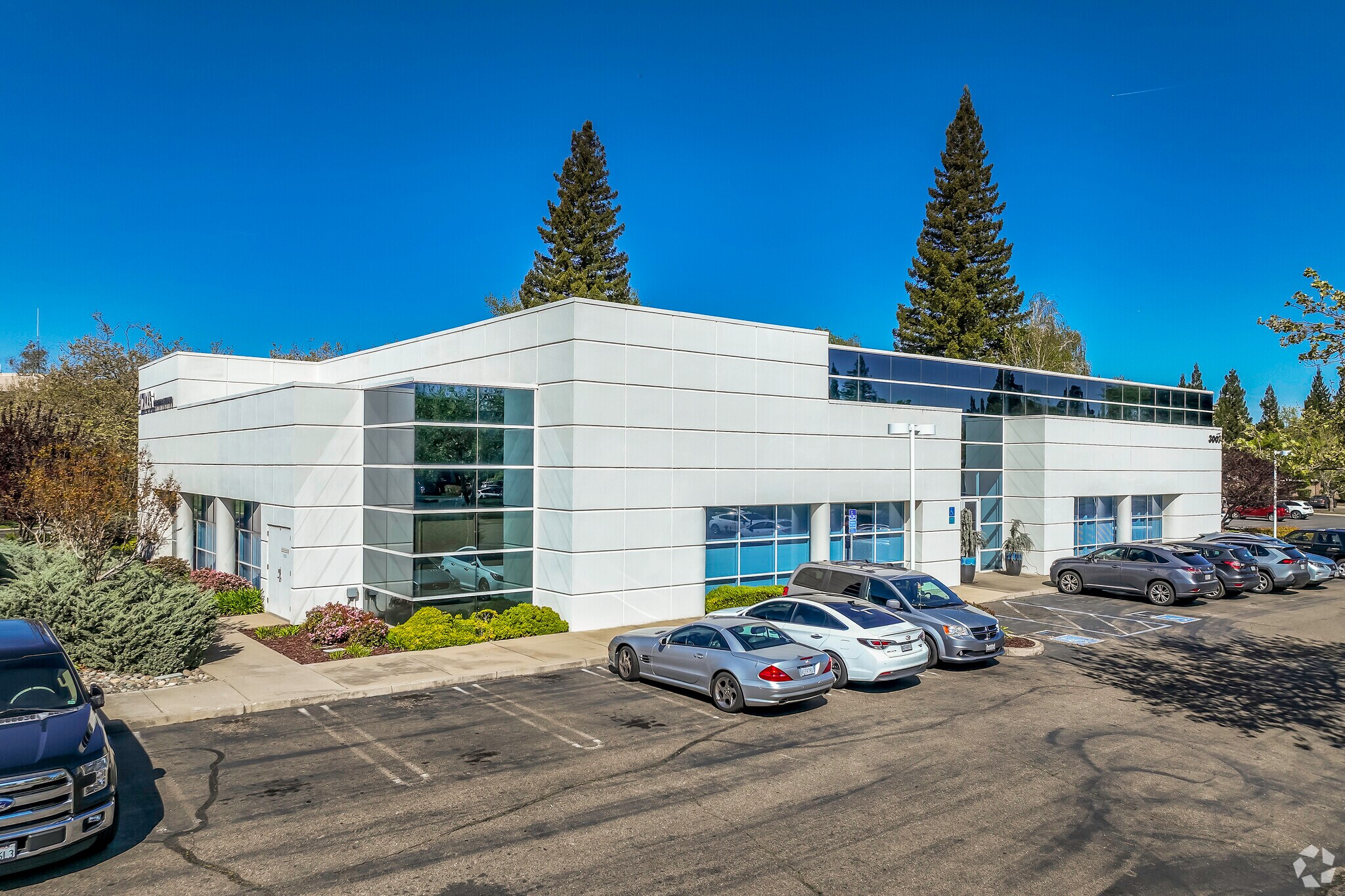 3007 Douglas Blvd, Roseville, CA for lease Primary Photo- Image 1 of 8