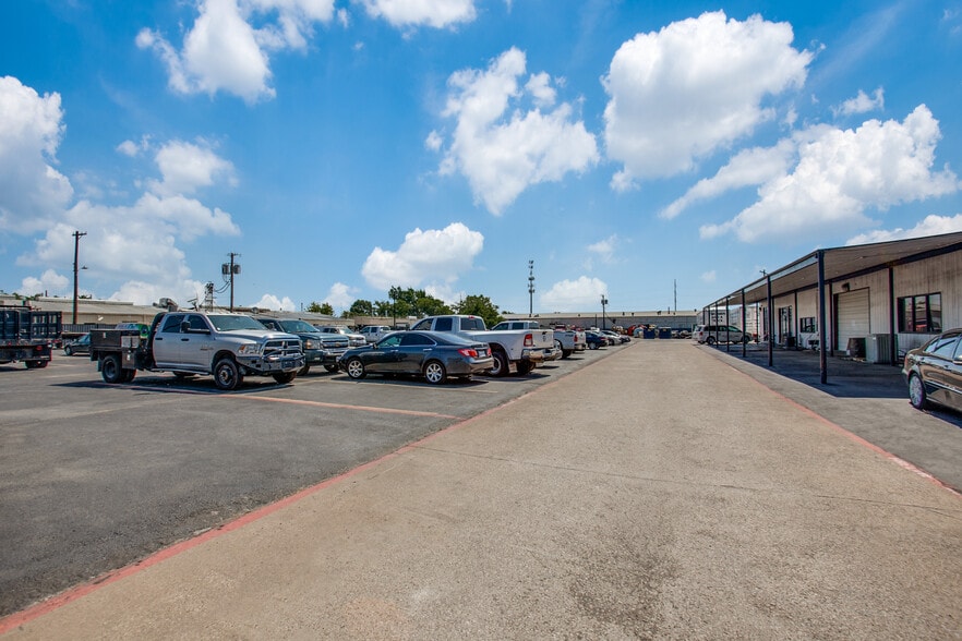 1824 N 1st St, Garland, TX for lease - Building Photo - Image 3 of 13