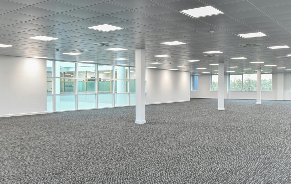 Bickenhill Ln, Birmingham à louer - Photo du bâtiment - Image 3 de 30