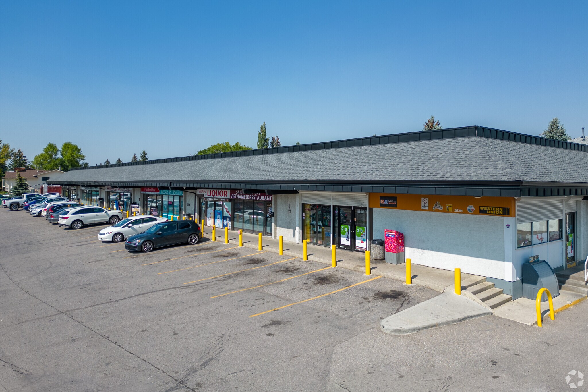 176 Bedford Dr NE, Calgary, AB for sale Primary Photo- Image 1 of 1