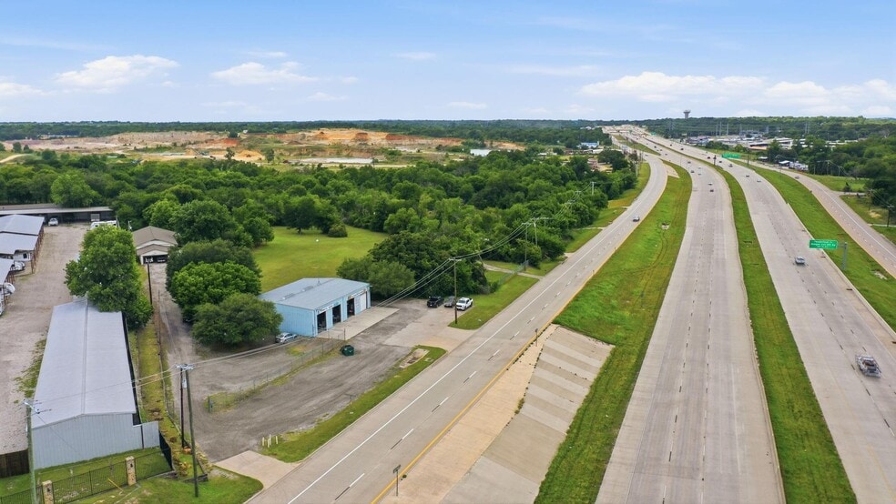10901 Jacksboro Hwy, Fort Worth, TX for sale - Building Photo - Image 3 of 31