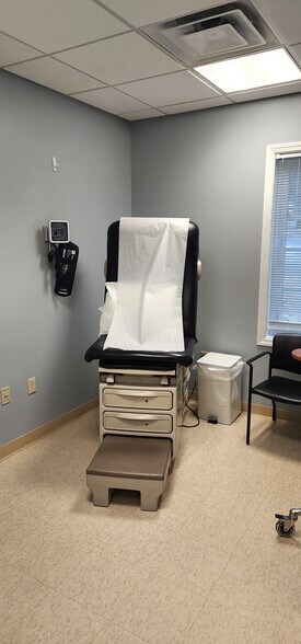 1320 W Main St, Waterbury, CT à vendre - Photo intérieure - Image 2 de 10