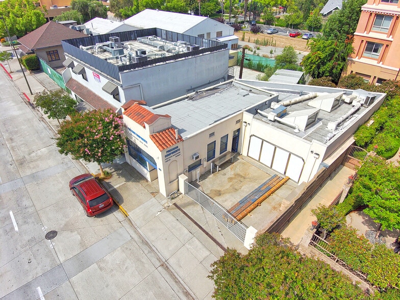 965 Fair Oaks Ave, Pasadena, CA à vendre - Photo du bâtiment - Image 2 de 7