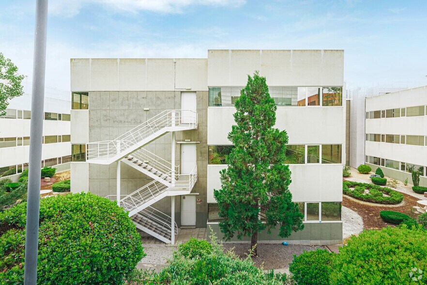 Ronda Poniente, 2, Tres Cantos, Madrid à louer - Photo du bâtiment - Image 3 de 5