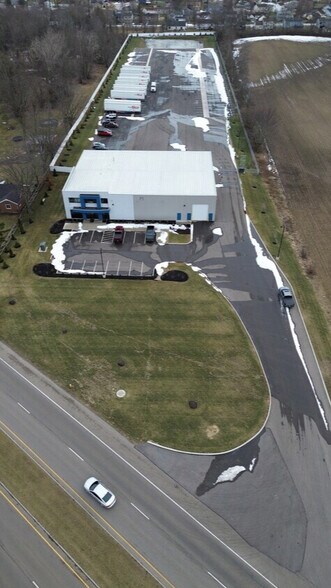 6892 Salem Ave, Clayton, OH à louer - Photo du bâtiment - Image 3 de 5