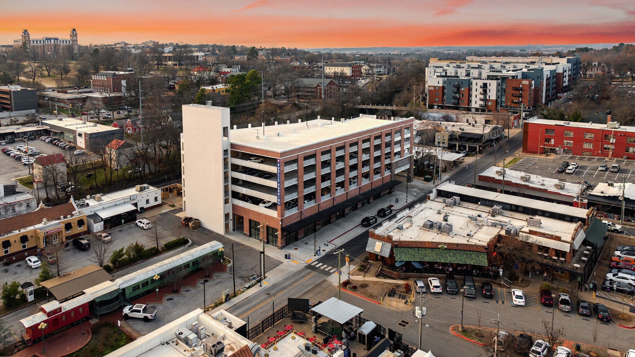 325 N West Ave, Fayetteville, AR à vendre Photo principale- Image 1 de 1