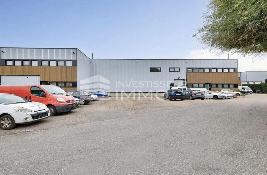 Flex in Villeneuve-la-Garenne for lease - Building Photo - Image 3 of 6
