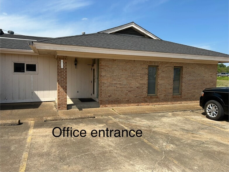 711 Highway 82 W, Greenwood, MS à vendre - Photo du bâtiment - Image 2 de 22