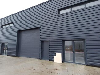 Plus de détails pour 29 Rue Gutenberg, Magny-en-Vexin - Local d'activités à louer
