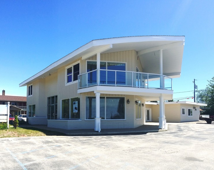 809 W Ludington Ave, Ludington, MI à vendre - Photo du bâtiment - Image 1 de 1