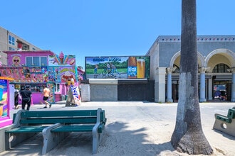 2013 Ocean Front Walk, Venice, CA à louer Photo intérieure- Image 1 de 5