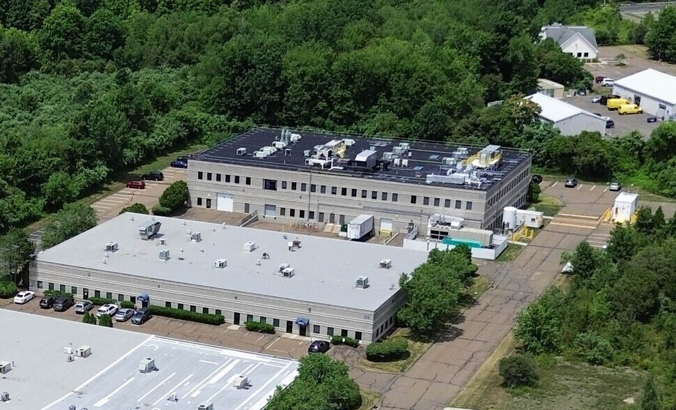 36 E Industrial Rd, Branford, CT à louer - Photo du bâtiment - Image 3 de 30