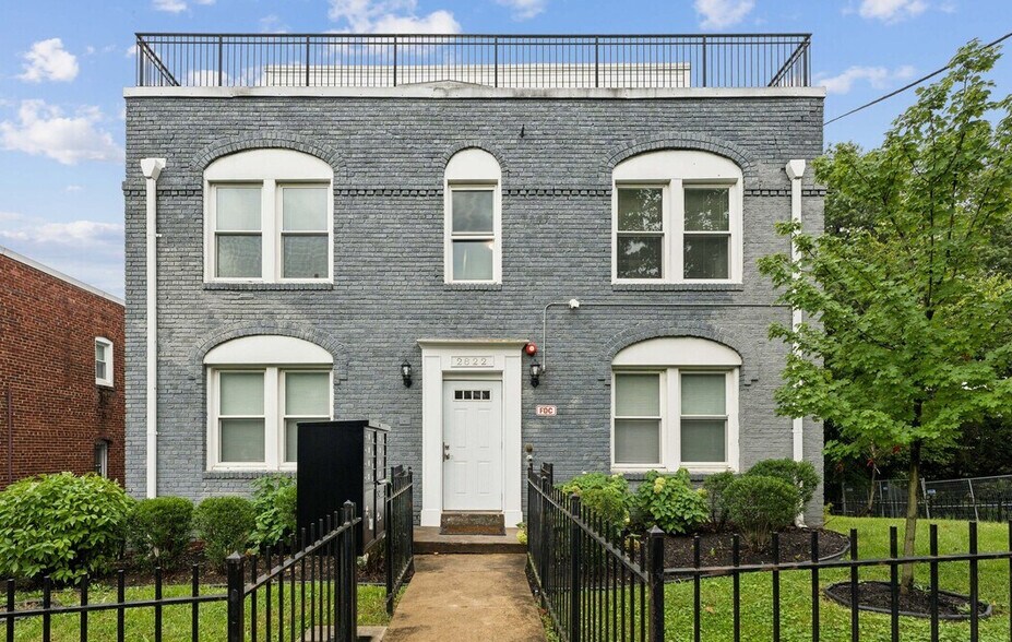 2822 28th St SE, Washington, DC à vendre - Photo principale - Image 1 de 55