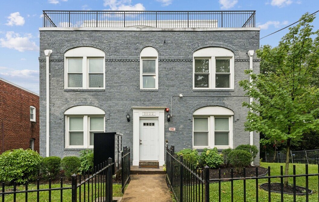 2822 28th St SE, Washington, DC à vendre Photo principale- Image 1 de 56