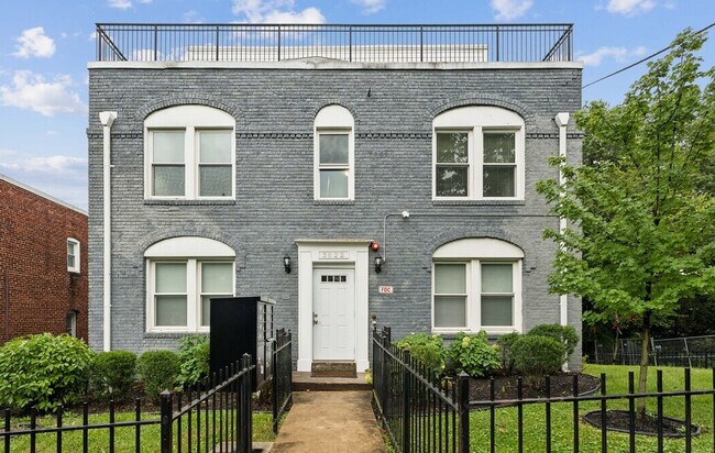 Plus de détails pour 2822 28th St SE, Washington, DC - Multi-résidentiel à vendre