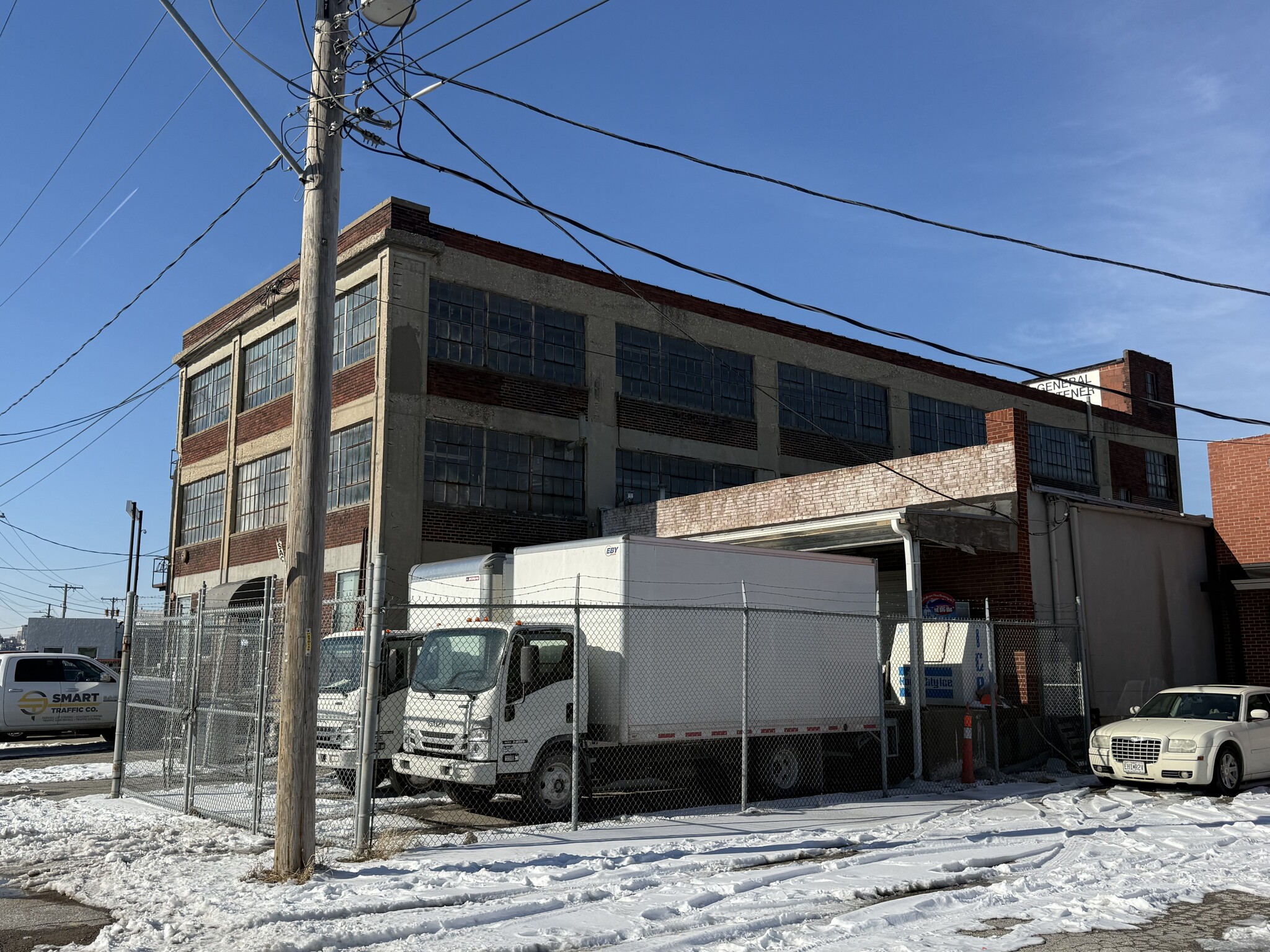 1350 Woodswether Rd, Kansas City, MO for lease Primary Photo- Image 1 of 8