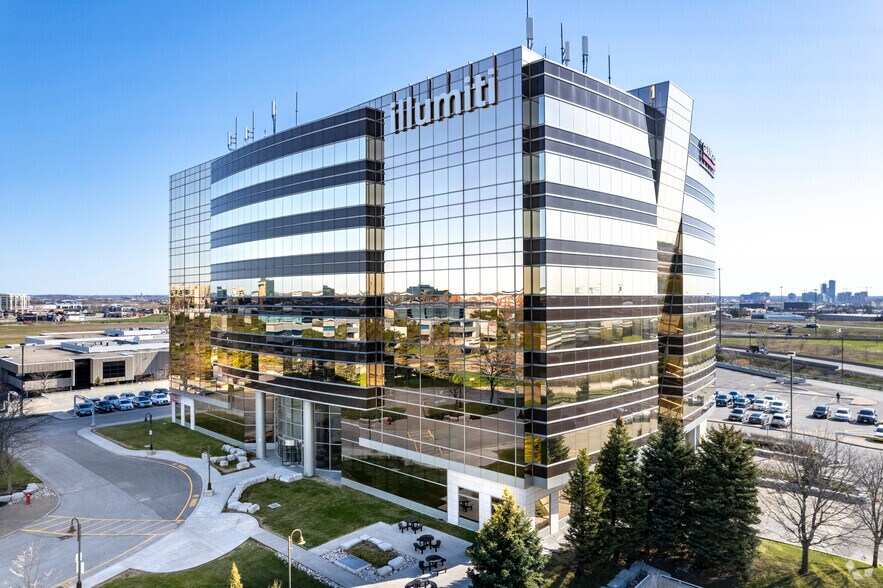 123 Commerce Valley Dr E, Markham, ON à vendre - Photo du bâtiment - Image 1 de 1