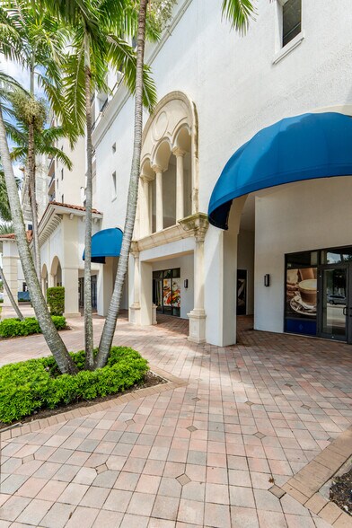 101 E Camino Real, Boca Raton, FL à louer - Photo du bâtiment - Image 3 de 11