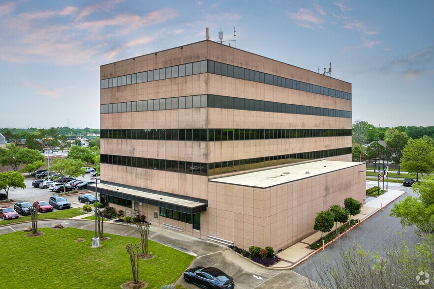 9660 Hillcroft St, Houston, TX à louer - Photo du bâtiment - Image 2 de 5