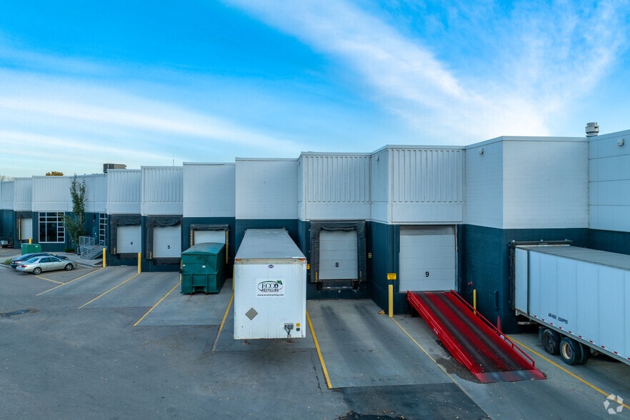 4216 61st Ave SE, Calgary, AB for lease - Building Photo - Image 3 of 9