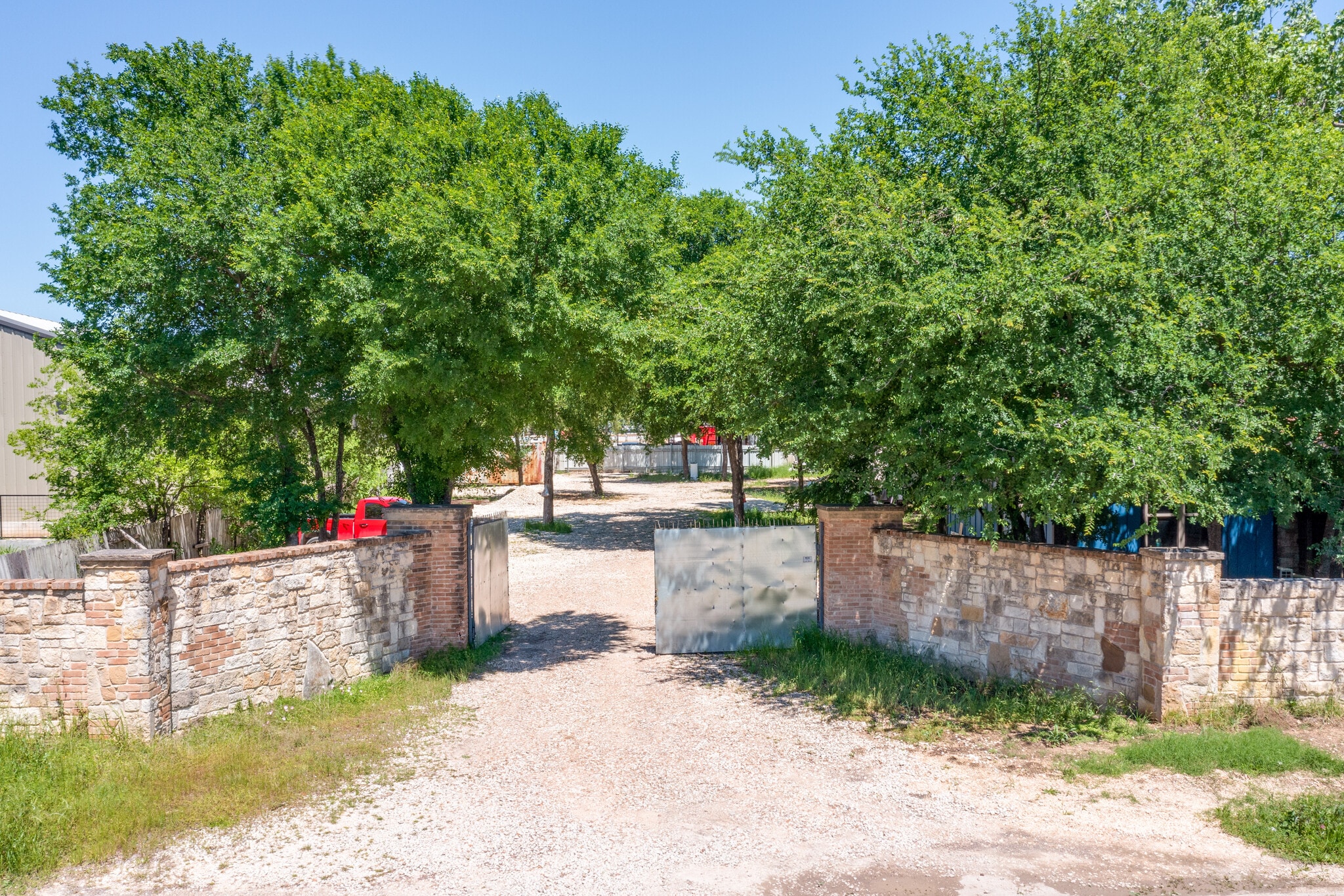 2704 Gardenia Dr, Austin, TX for lease Primary Photo- Image 1 of 6
