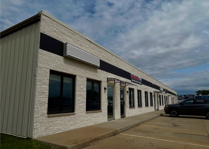 1624 Commerce Pky, Bloomington, IL for lease - Building Photo - Image 2 of 10