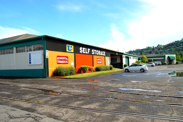 2725-2727 NW Industrial St, Portland, OR for lease - Building Photo - Image 2 of 2