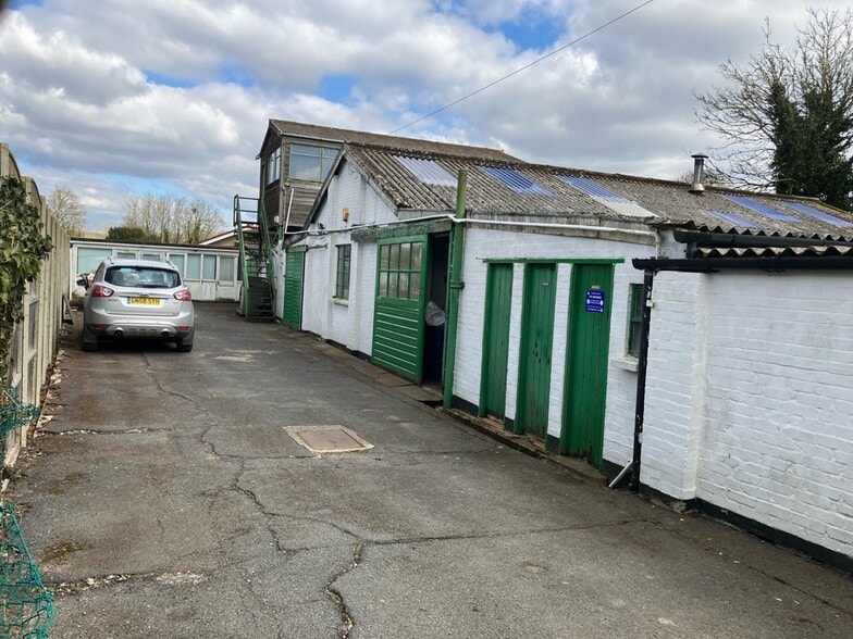 Hathersham Close, Smallfield for lease - Building Photo - Image 1 of 1