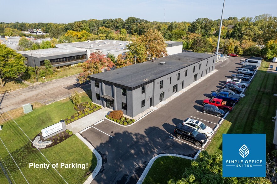 2215 Oak Industrial Dr NE, Grand Rapids, MI à louer - Photo du bâtiment - Image 3 de 12