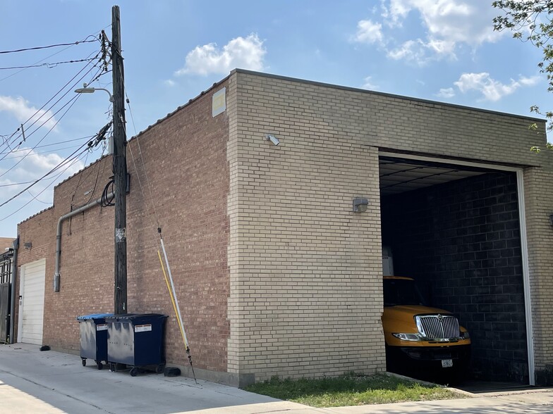 4155 N Rockwell St, Chicago, IL for lease - Building Photo - Image 2 of 30