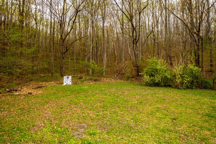 1534 Cove Ln, Oliver Springs, TN à vendre - Photo du bâtiment - Image 2 de 10