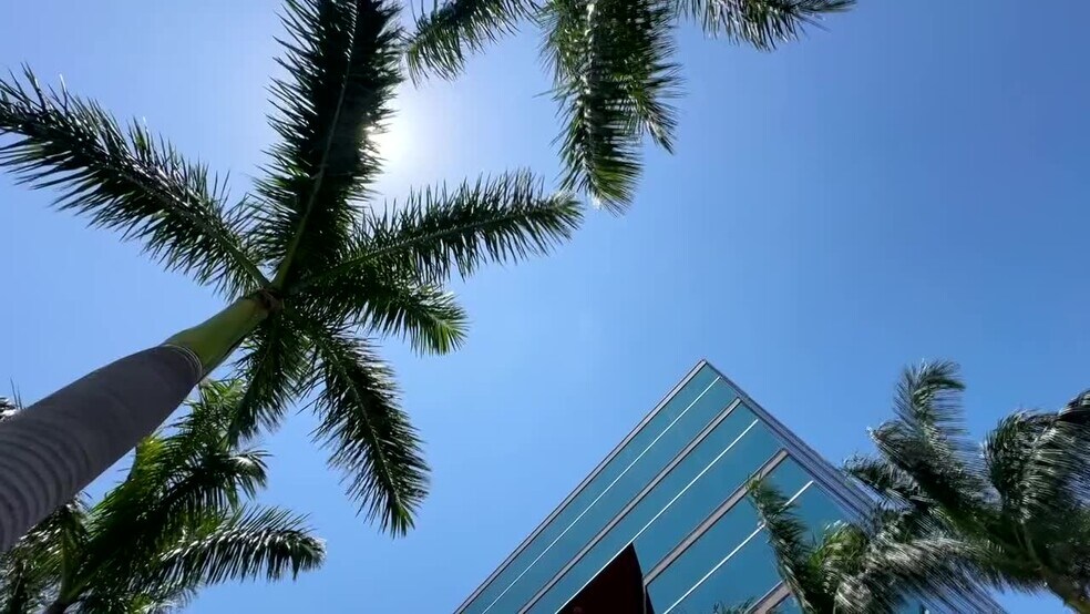 600 W Hillsboro Blvd, Deerfield Beach, FL à louer - Vidéo sur l’inscription commerciale - Image 2 de 22