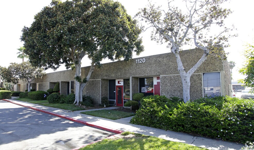 1040 S Raymond Ave, Fullerton, CA à louer - Photo principale - Image 3 de 18