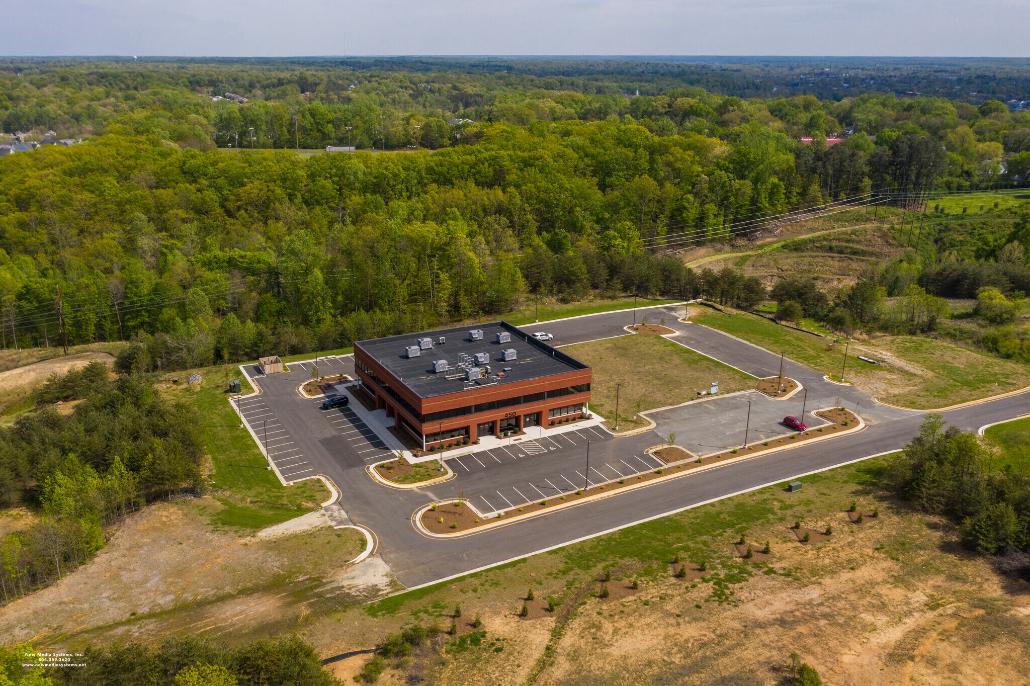 450 Solomon Dr, Fredericksburg, VA à vendre Photo du bâtiment- Image 1 de 32