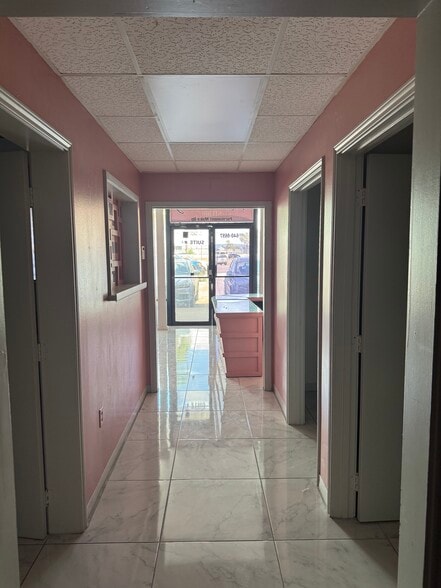 1100 N 77 Expy, Brownsville, TX for lease - Building Photo - Image 2 of 10