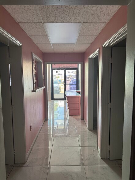 1100 N 77 Expy, Brownsville, TX à louer - Photo du bâtiment - Image 2 de 10