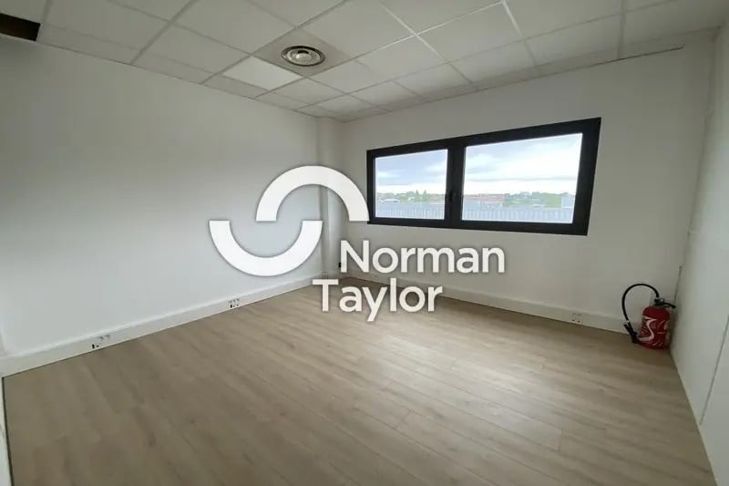 Office in Montpellier for lease - Building Photo - Image 3 of 12