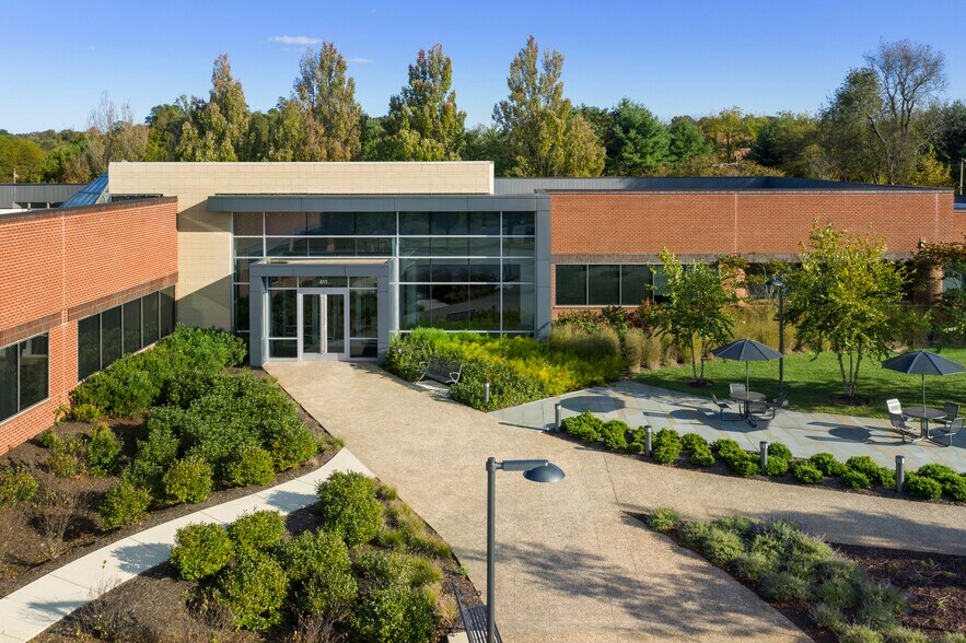 411 Eagleview Blvd, Exton, PA à louer - Photo du bâtiment - Image 3 de 15